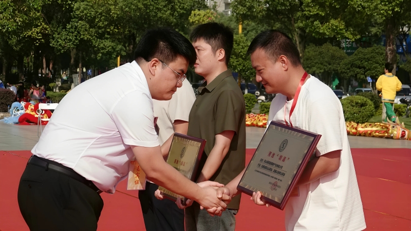 图为圳品授牌仪式.jpg 4e38be76fb5b4889a553faaa100d0722.jpeg